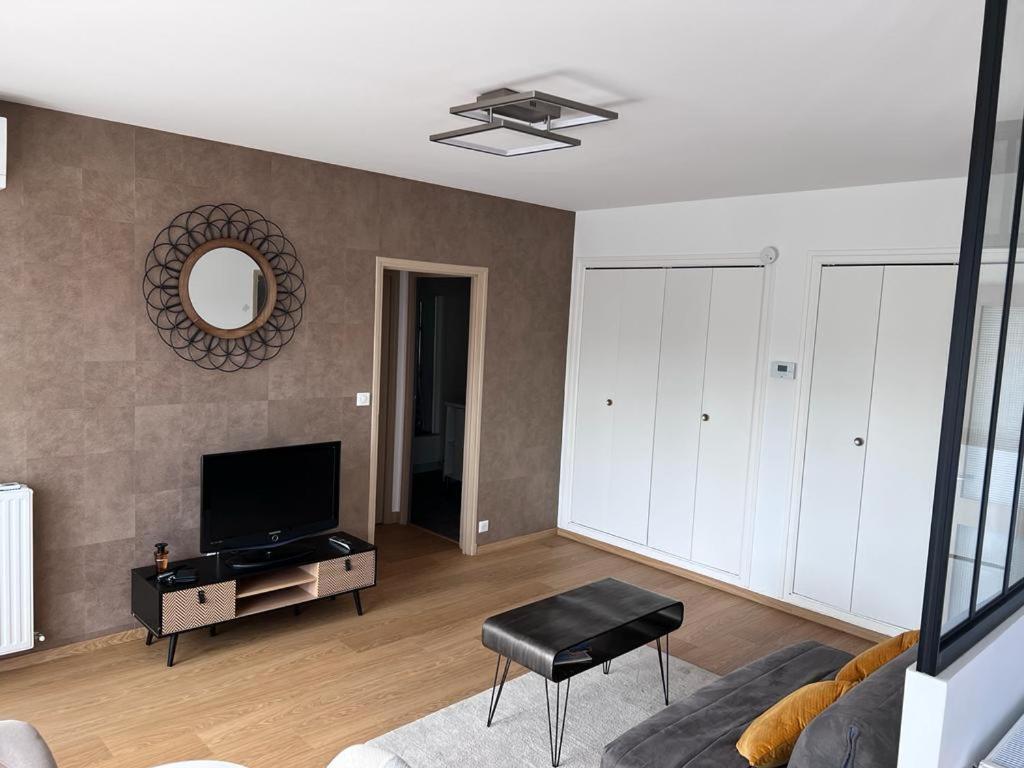 T2 Centre Ville, Soulages, Amphitheatre - Wifi Clim Balcon Parking Rodez