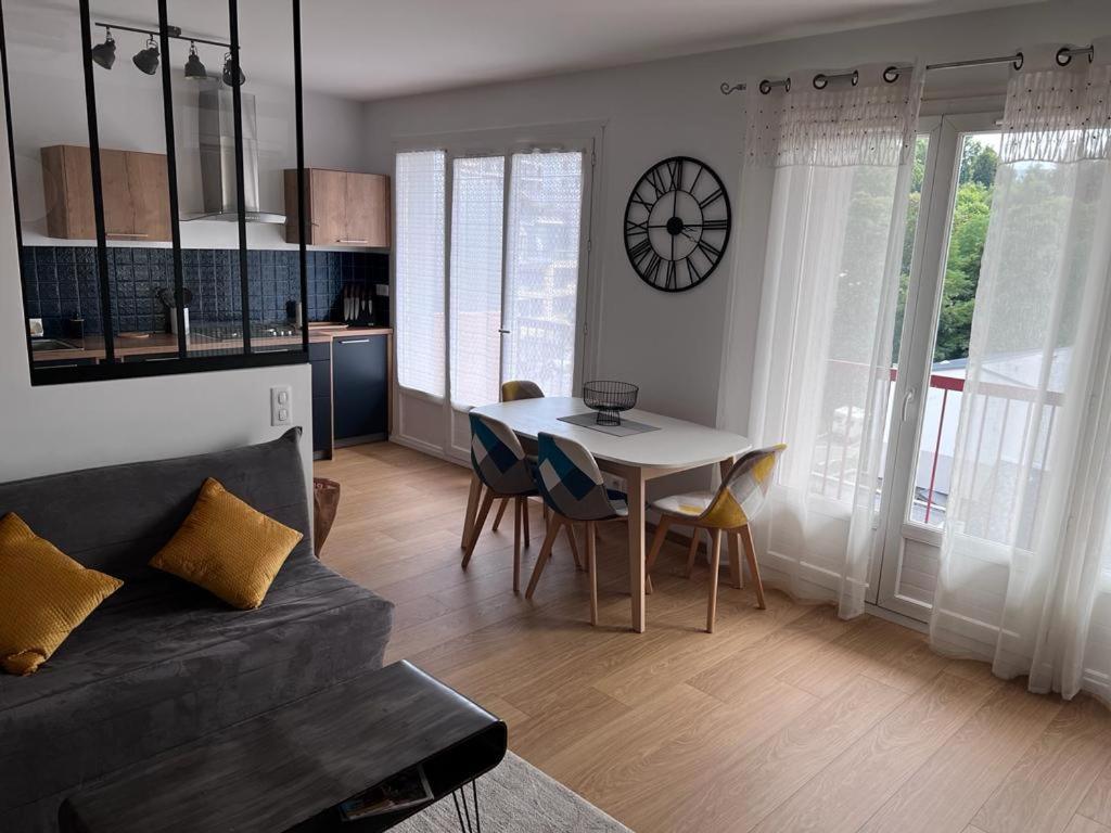 Apartment T2 Centre Ville, Soulages, Amphitheatre - Wifi Clim Balcon Parking *