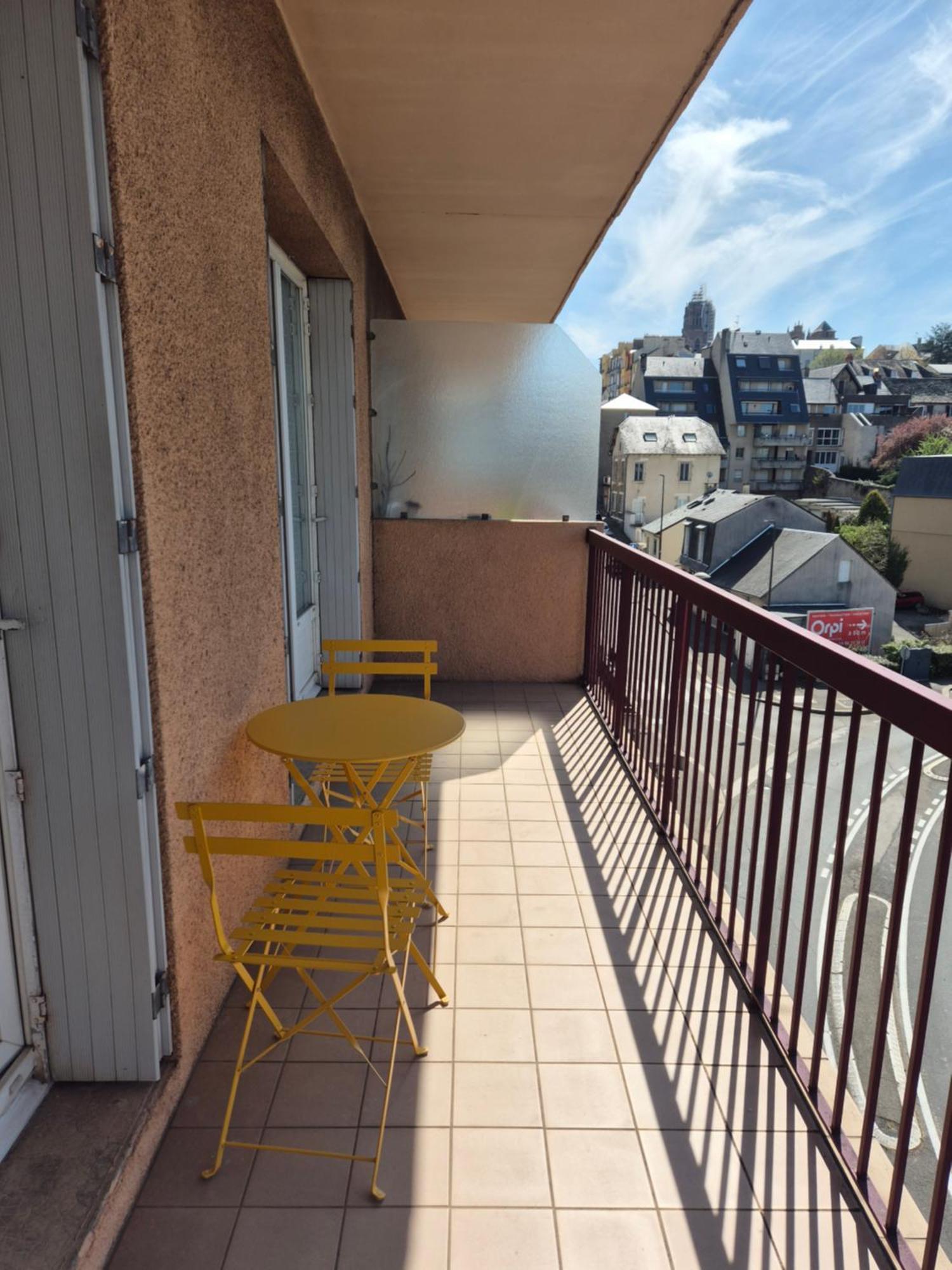 Apartment T2 Centre Ville, Soulages, Amphitheatre - Wifi Clim Balcon Parking